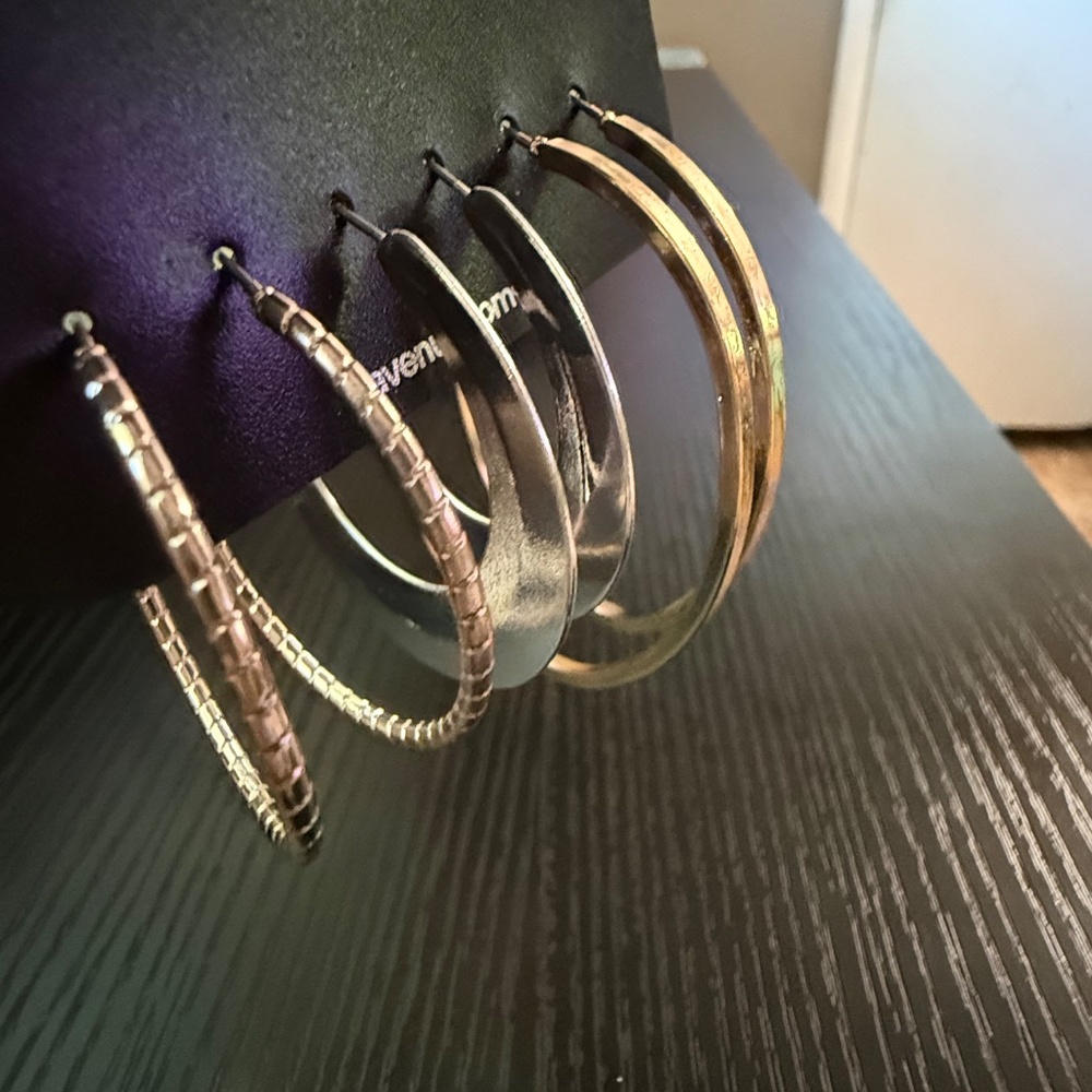 Avenue gold & silver tone hoop Earrings different shapes - Picture 3 of 3